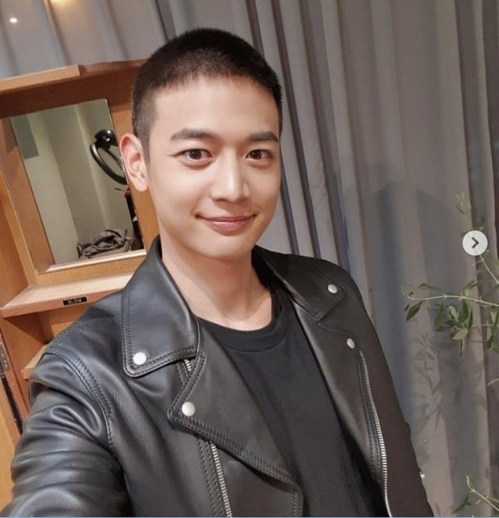 shinee崔珉豪和infinite张东雨今入伍