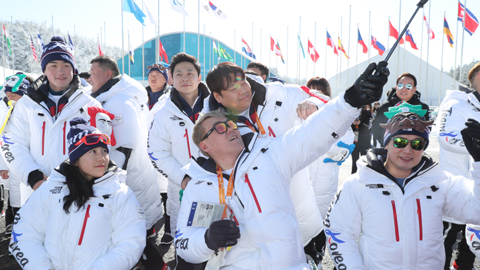 平昌冬残奥朝鲜代表团抵韩