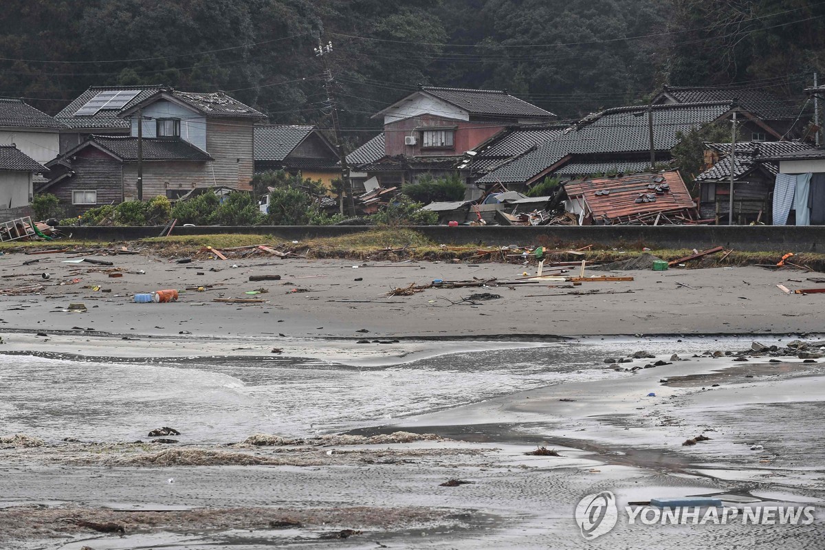 쓰나미 9초전 구조된 할머니…강진에 가족 10명 잃은 50대 남성 - 나무뉴스