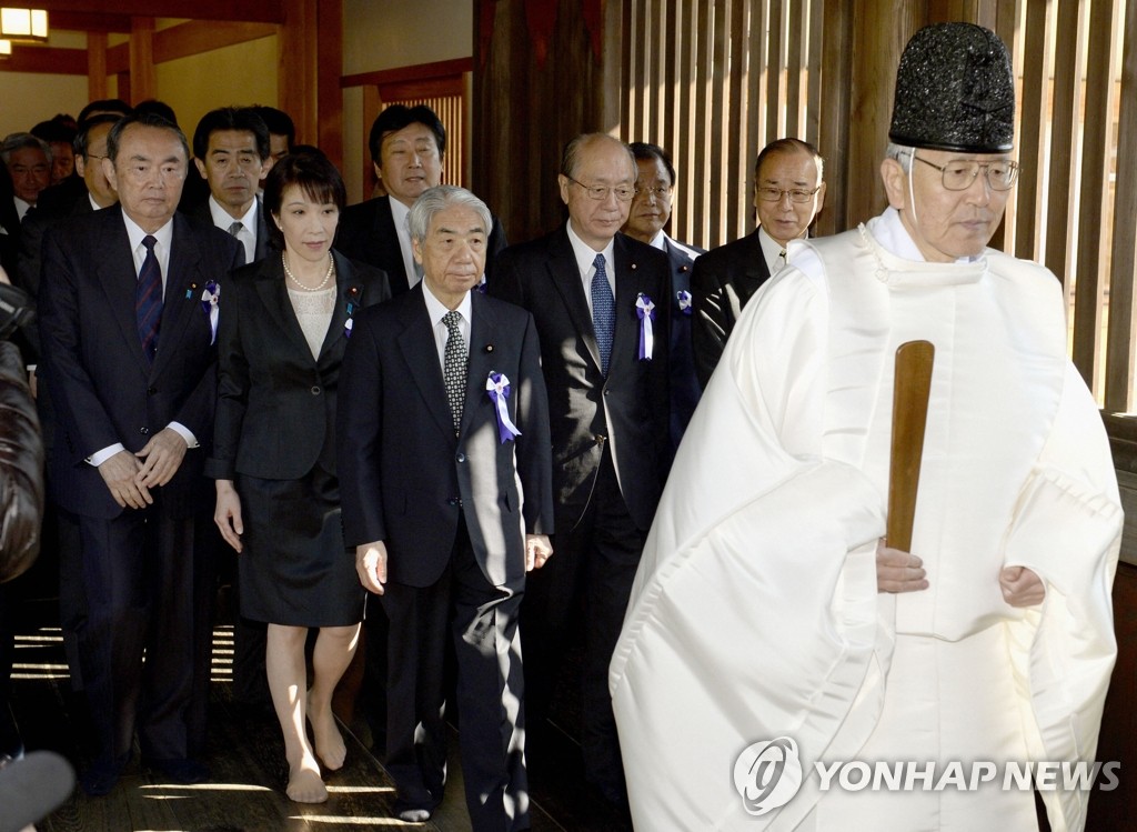 日本议员参拜靖国神社