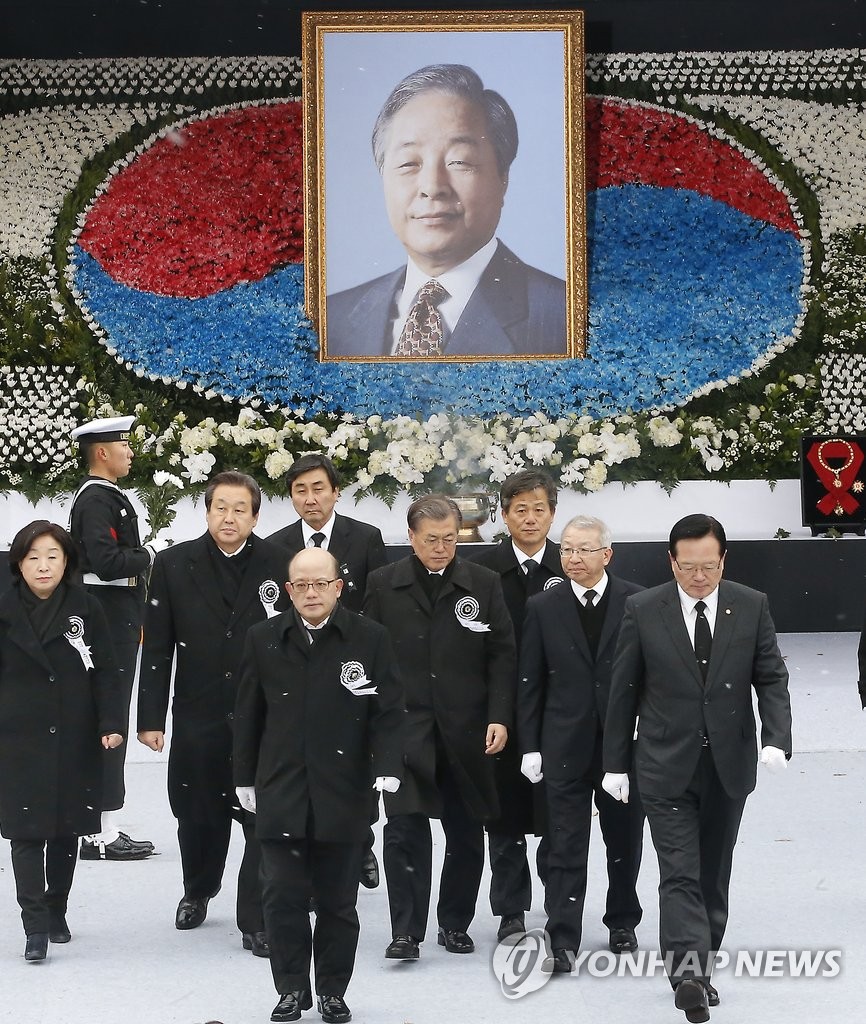 韩前总统金泳三遗体告别仪式在国会举行