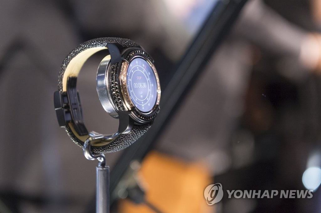 三星智能手环gear fit2上手 堪比私人教练