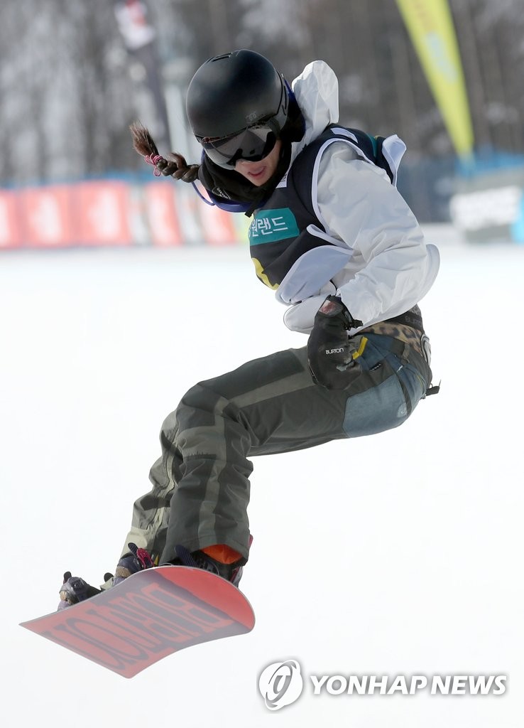 韩单板滑雪选手李相昊首摘札幌亚冬会双冠王