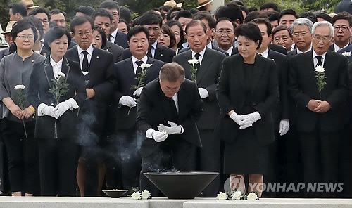 文在寅拜祭卢武铉