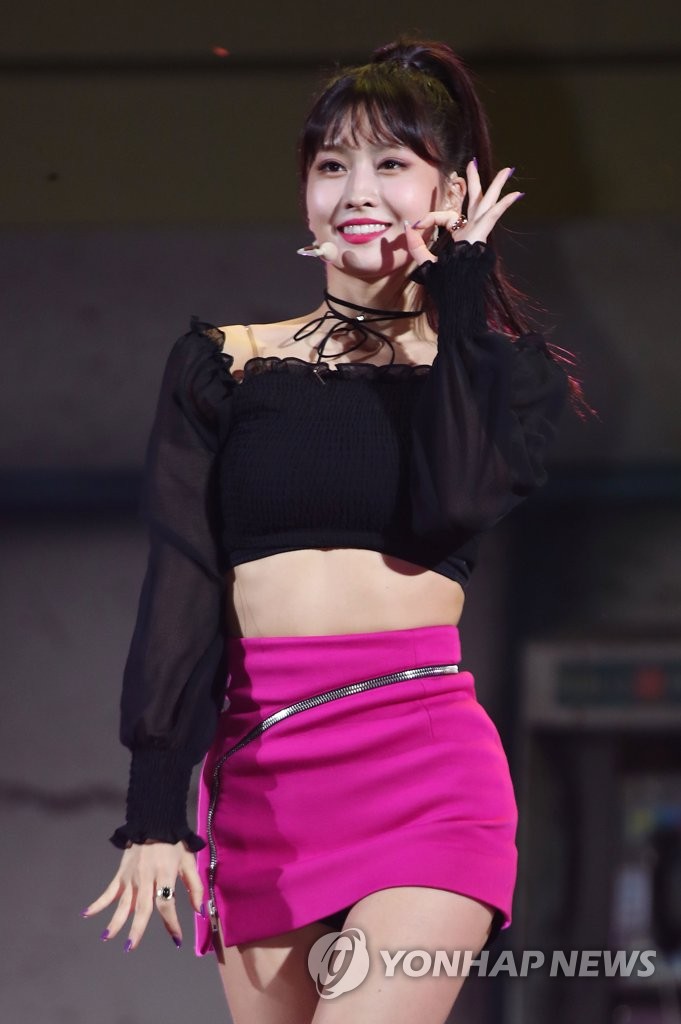 twice成员momo