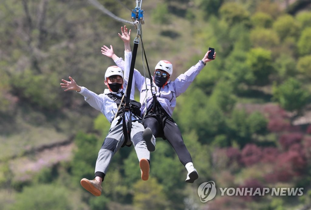 高空飞索刺激惊险