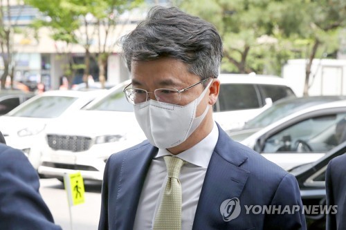 가족에 가맹점 맡기고 회삿돈 횡령…박현종 전 bhc 회장 기소