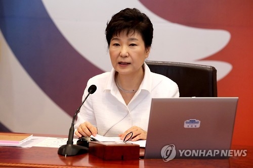 9月13日，在青瓦台，韩国总统朴槿惠主持国务会议并发言。（韩联社）