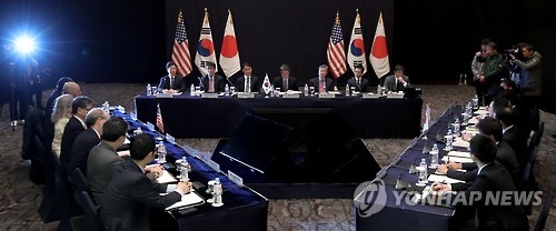 朝核问题六方会谈韩美日团长13日上午在首尔举行会晤。（韩联社）