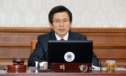 12月13日，在首尔政府办公大楼，黄教安出席国务会议并发言。（韩联社）