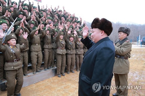 资料图片：据朝中社1月19日报道，金正恩视察朝鲜人民军第233部队直属区分队。图片仅限韩国国内使用，严禁转载复制。(韩联社/朝中社)