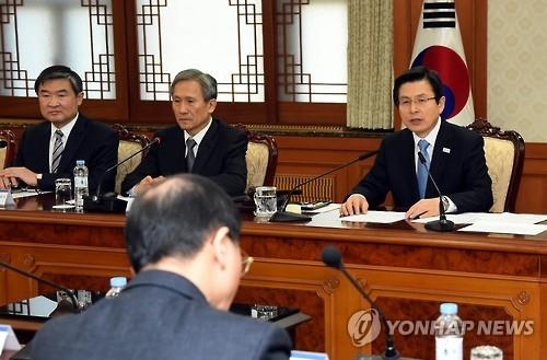 2月15日，在中央政府首尔办公大楼，代总统黄教安出席国家安保会议并发言。（韩联社）