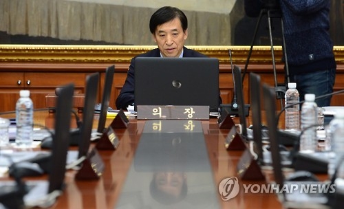 2月23日，韩国央行行长李柱烈主持召开金融货币委员会。（韩联社）