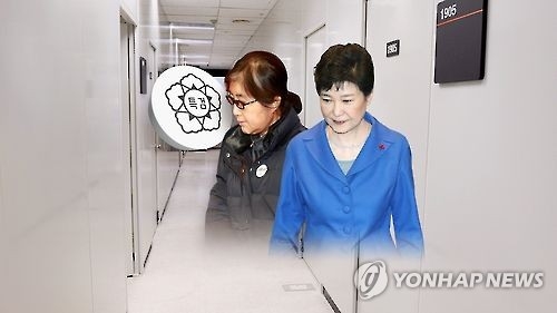 亲信门主角崔顺实（左）和朴槿惠（韩联社）