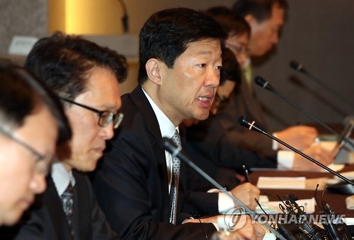 3月7日，韩国产业通商资源部次官禹泰熙在会上发言。（韩联社）