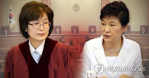 主持总统弹劾审理大局的宪法法院代院长李贞美和等待审判的朴槿惠（韩联社）