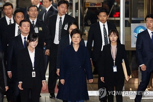 朴槿惠从受审到遭收押度过人生最漫长一日 - 4