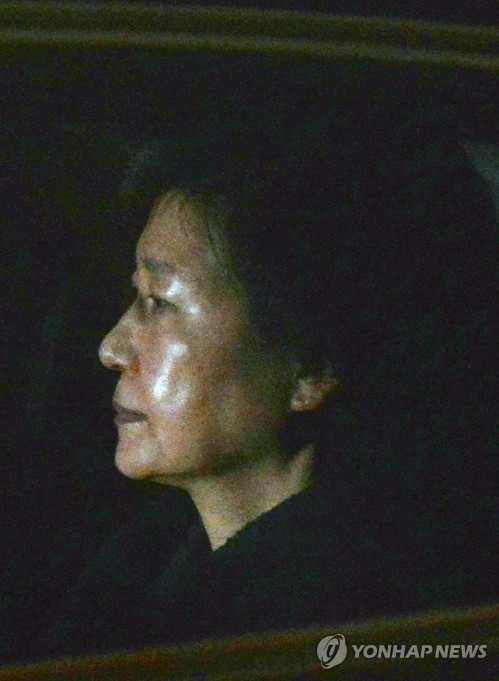 朴槿惠从受审到遭收押度过人生最漫长一日 - 7