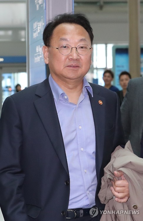 韩国经济副总理兼企划财政部长官柳一镐(韩联社)