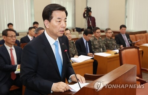 韩国国防部长官韩民求16日下午在国会国防委员会做报告。（韩联社）
