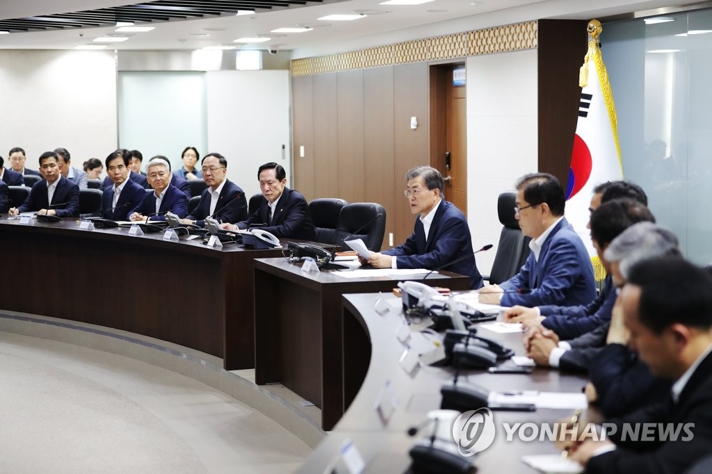 7月29日凌晨，韩国总统文在寅主持召开国家安全保障会议（NSC）全体会议讨论朝鲜射弹。（韩联社/总统府青瓦台提供）