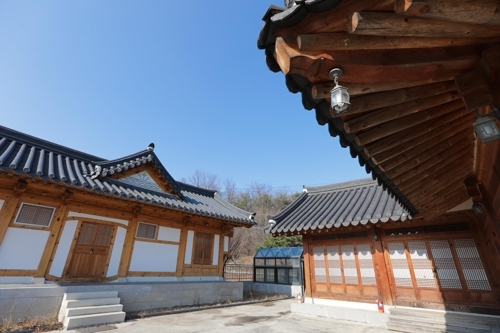 神勒寺新建韩屋开设寺院体验营。（韩联社记者成演在摄）