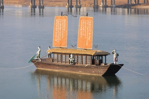 古色古香的“黄布帆船”（韩联社记者成演在摄）