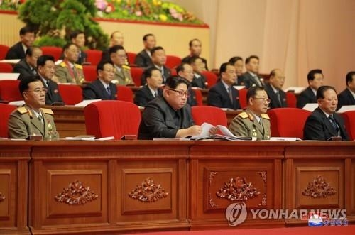 12月12日，在平壤，朝鲜召开第8次军需工业大会。图片仅限韩国国内使用，严禁转载复制。（韩联社/朝中社）
