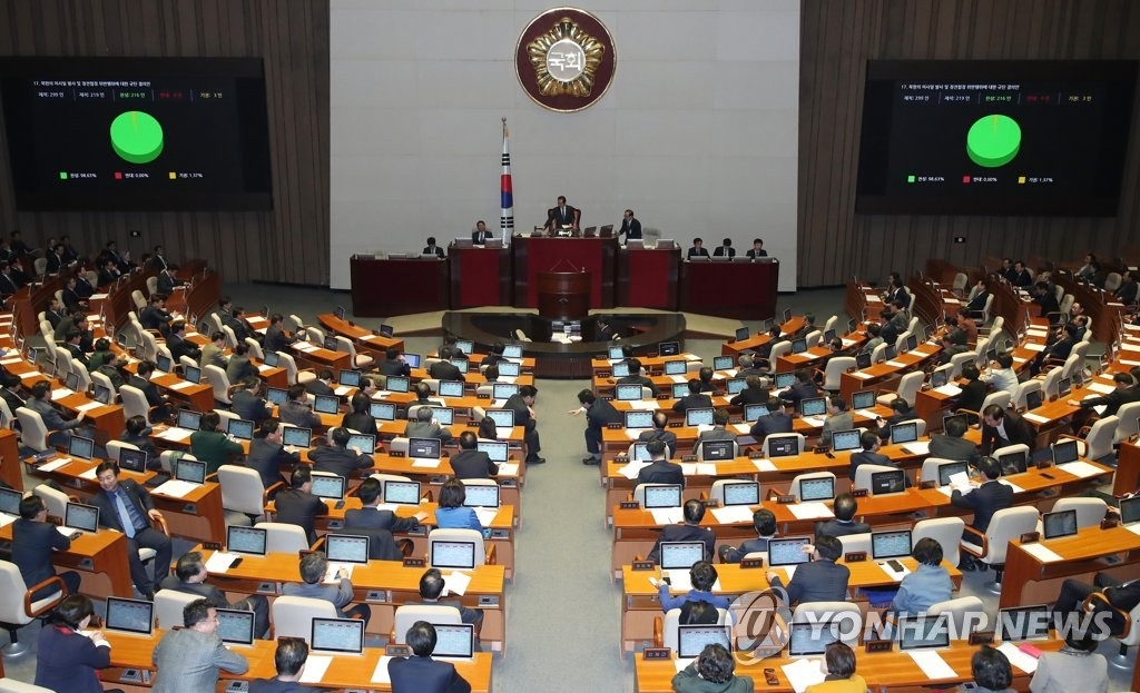 资料图片：12月2日，韩国国会在全体会议上通过谴责朝鲜发射弹道导弹和违反停战协定的决议。（韩联社）