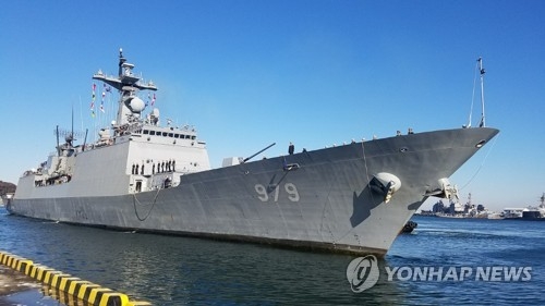 资料图片：12月11日，韩国海军“姜邯赞”号驱逐舰停靠日本港口。（韩联社）