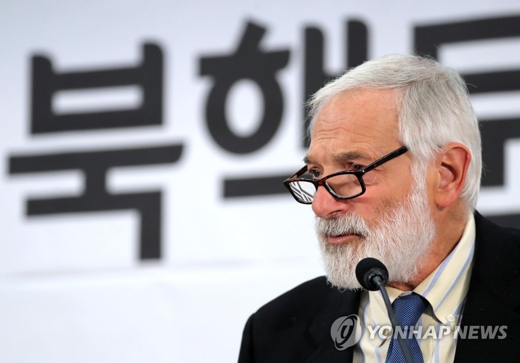 12月18日上午，在韩国国会，美国国务院前朝核特使罗伯特·格鲁奇出席“美国的半岛战略”研讨会并发表主旨演讲。（韩联社）