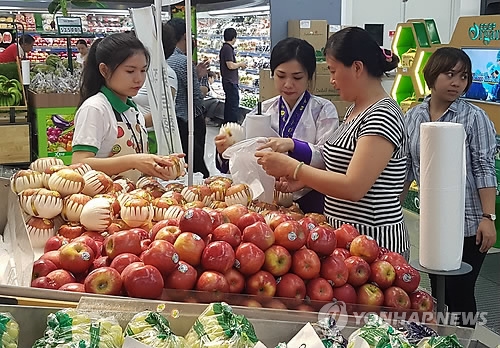 资料图片：忠州苹果在越南热销。（韩联社/忠州市政府提供）