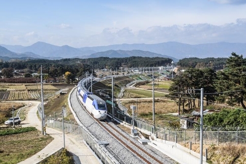 资料图片：连接首尔和冬奥会赛地的京江线高铁（韩联社/KORAIL提供）