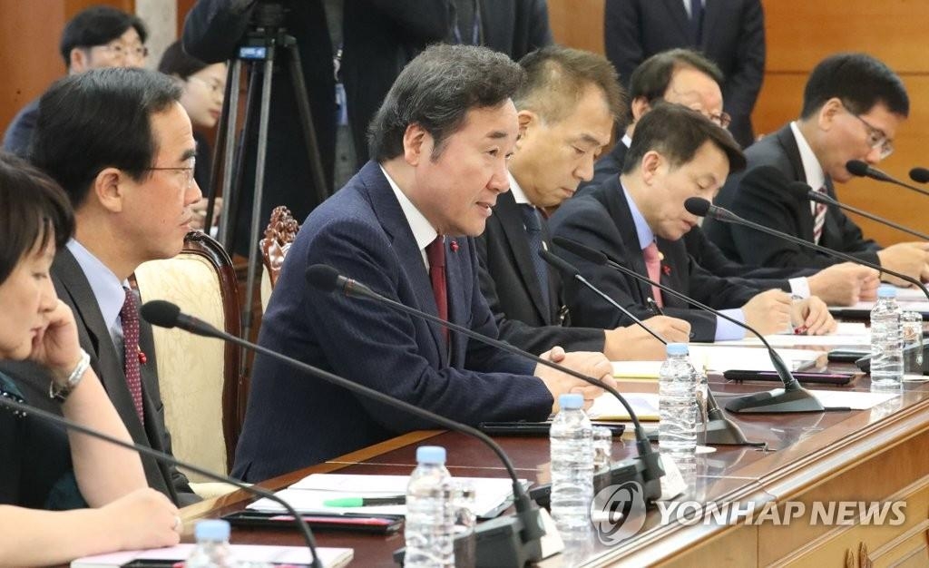 12月22日，在韩国中央政府首尔办公大楼，总理李洛渊主持召开旅外同胞政策委员会。（韩联社）