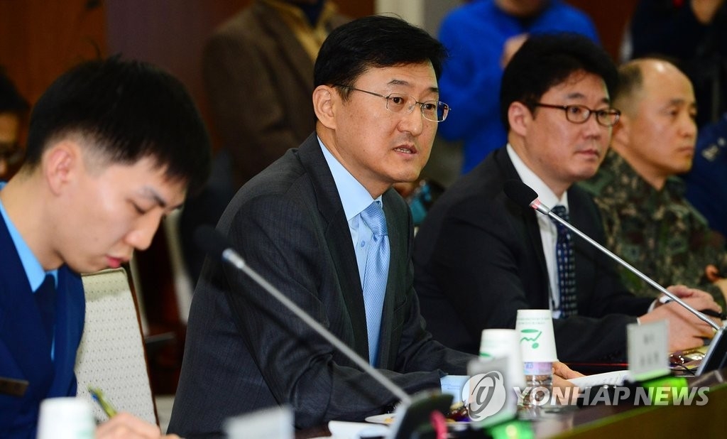 资料图片：韩国外交部次官补尹淳九（左二，韩联社）