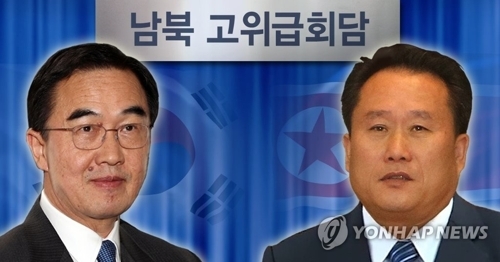 资料图片：韩朝高级别会谈韩方团长、统一部长官赵明均（左）和朝方团长、祖国和平统一委员长李善权（韩联社）