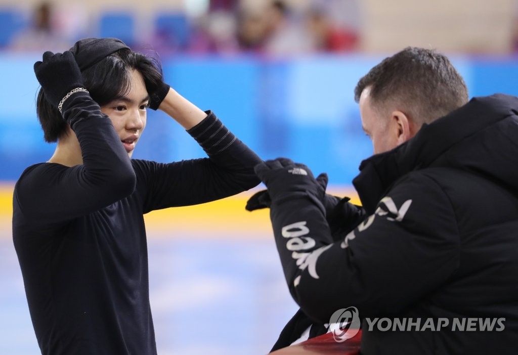 平昌冬奥 花滑新星车俊焕入村后完成首次训练 韩联社