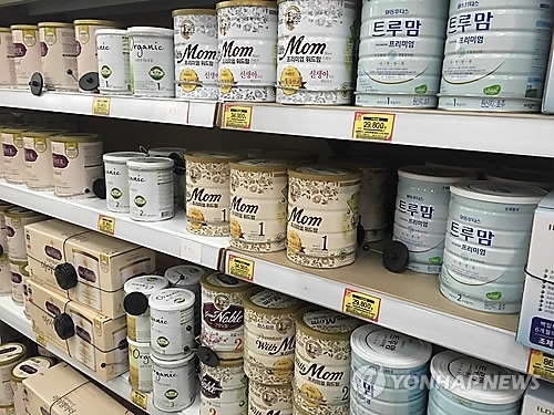 资料图片：一家超市的奶粉货架（韩联社）
