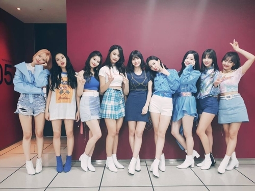 女团TWICE（官方脸谱）