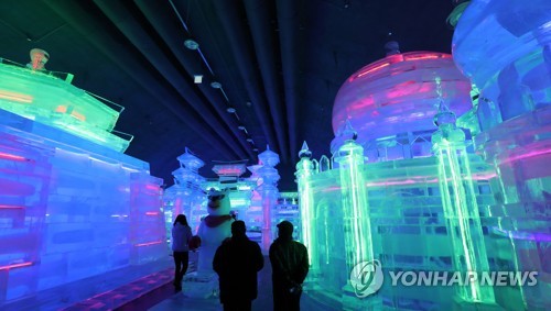 资料图片：室内冰雕广场（韩联社）