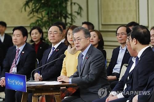 1月7日下午，在青瓦台，韩国总统文在寅出席“中小和风险企业家对话”活动并发言。（韩联社） 