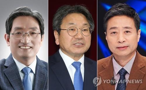 左起依次为卢英敏、姜琪正和尹道汉（韩联社）
