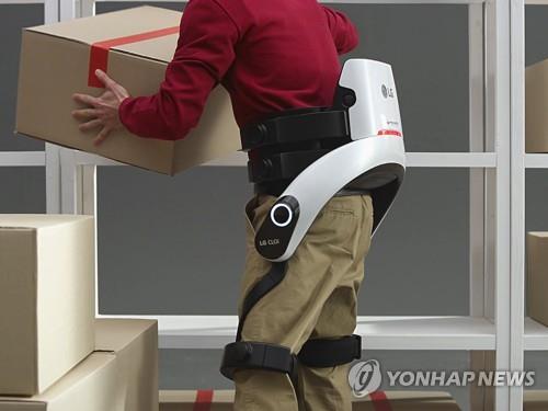 LG CLOi SuitBot机器人（韩联社/LG电子供图）
