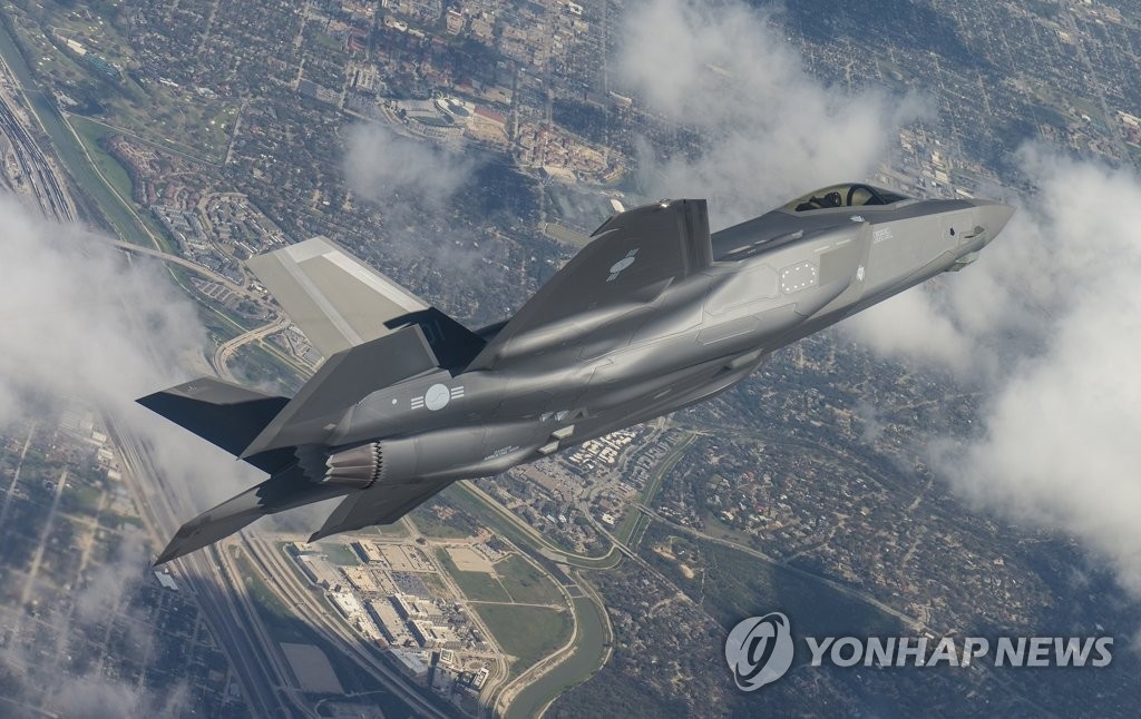 资料图片：当地时间2018年3月28日，在美国德克萨斯州，韩国第一架F-35A隐形战斗机进行试飞。（韩联社/韩国防卫事业厅提供）