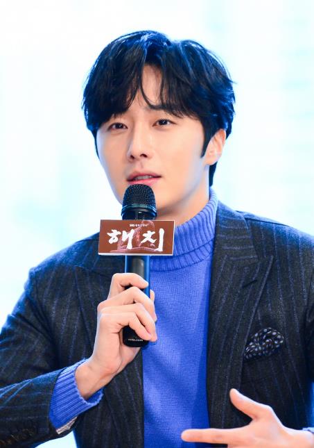 1月21日，演员丁一宇出席SBS新月火剧《獬豸》记者会。（韩联社/SBS提供）