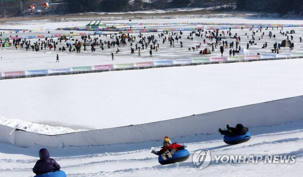 资料图片：趣味雪橇（韩联社）