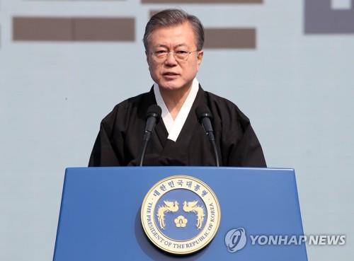 3月1日，文在寅出席在首尔光化门广场举行的三一运动百周年纪念仪式并致辞。（韩联社）