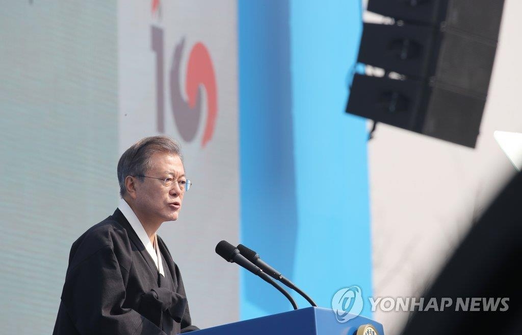 3月1日，文在寅出席在首尔光化门广场举行的三一运动百周年纪念仪式并致辞。（韩联社）