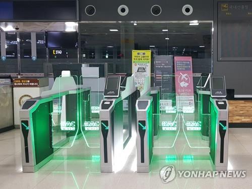 济州机场生物识别专用闸门（韩联社/韩国空港公社供图）