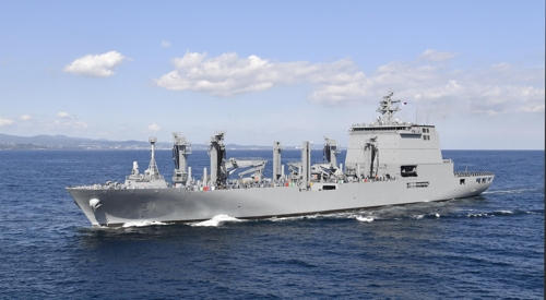 韩海军补给舰“昭阳”号参加大马海事航天展